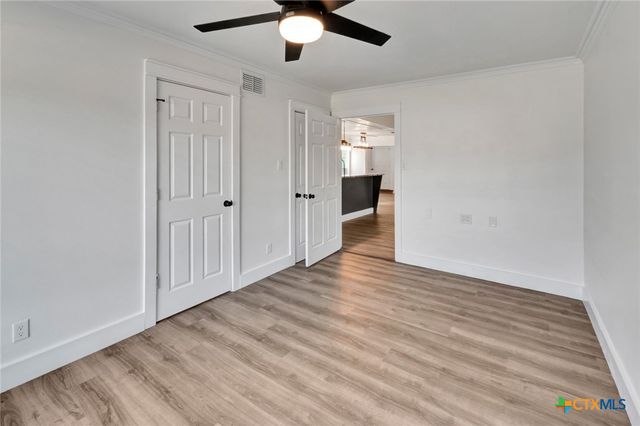 445 Lakeshore Drive, Victoria, TX 77905