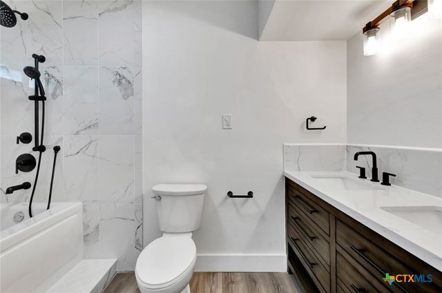 445 Lakeshore Drive, Victoria, TX 77905