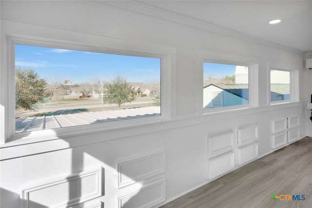 445 Lakeshore Drive, Victoria, TX 77905