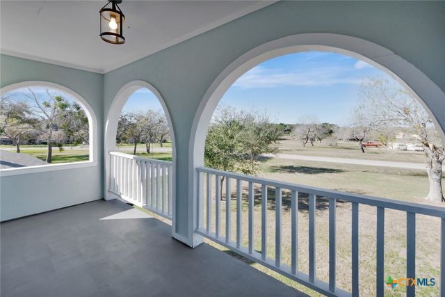 445 Lakeshore Drive, Victoria, TX 77905