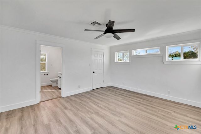 445 Lakeshore Drive, Victoria, TX 77905