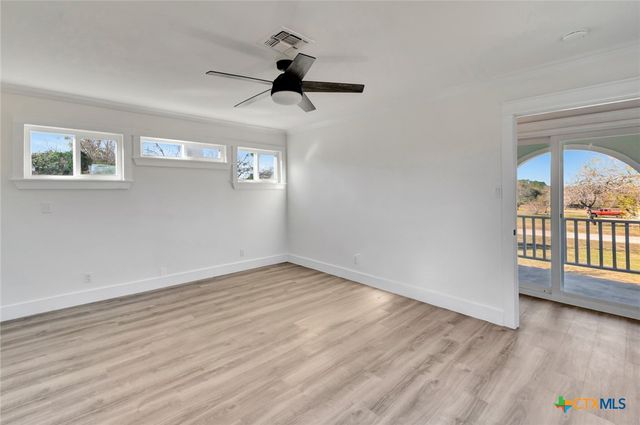 445 Lakeshore Drive, Victoria, TX 77905