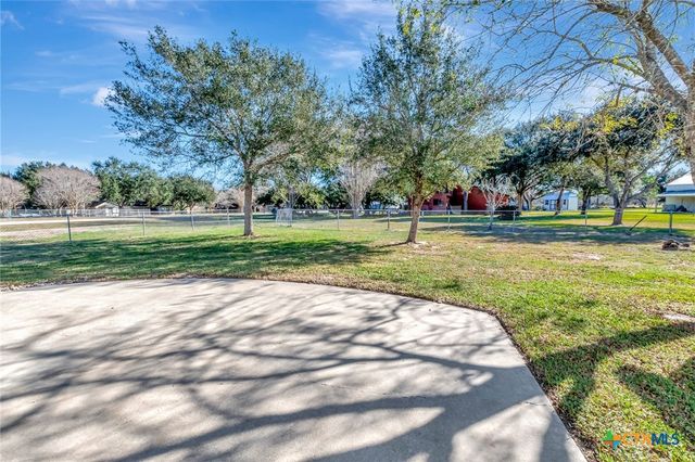 445 Lakeshore Drive, Victoria, TX 77905