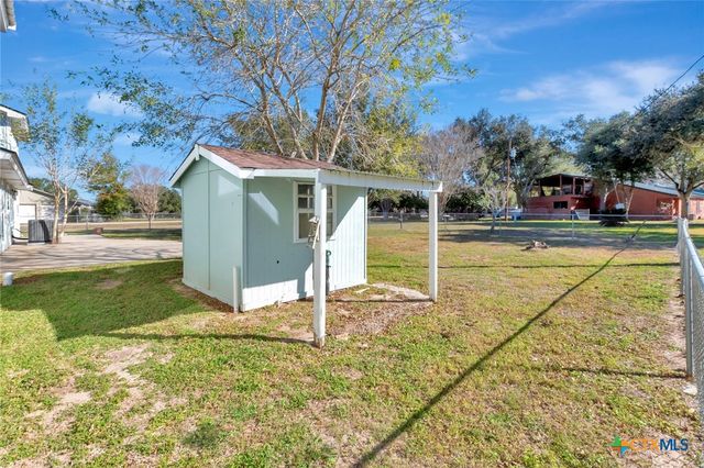 445 Lakeshore Drive, Victoria, TX 77905