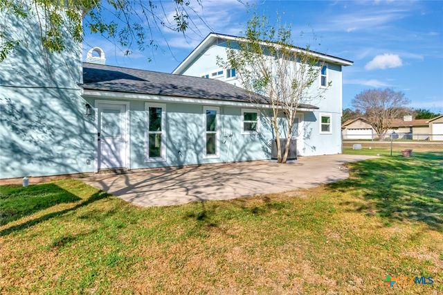 445 Lakeshore Drive, Victoria, TX 77905