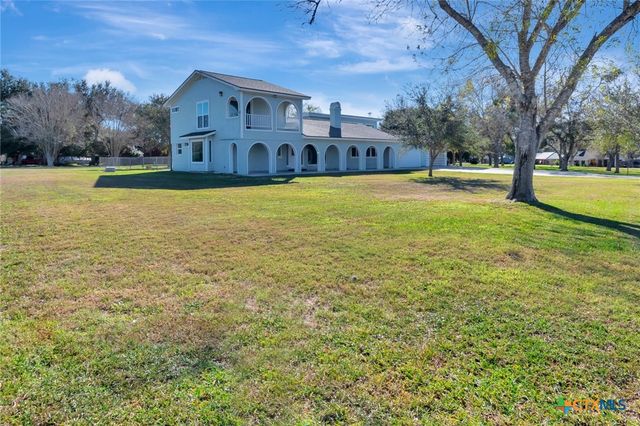 445 Lakeshore Drive, Victoria, TX 77905