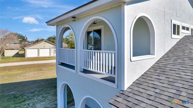 445 Lakeshore Drive, Victoria, TX 77905