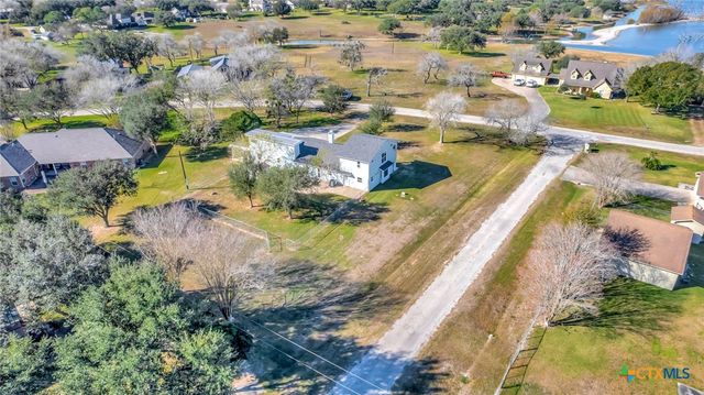 445 Lakeshore Drive, Victoria, TX 77905