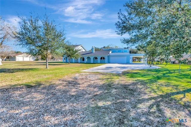 445 Lakeshore Drive, Victoria, TX 77905