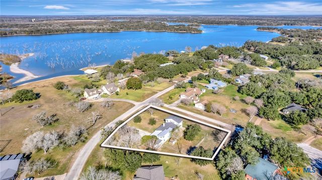 445 Lakeshore Drive, Victoria, TX 77905