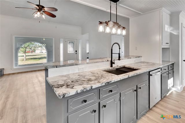 445 Lakeshore Drive, Victoria, TX 77905