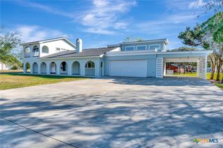 445 Lakeshore Drive, Victoria, TX 77905