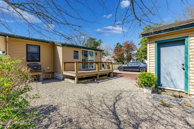 37 E Lakewood Avenue, Ocean Gate, NJ 08740