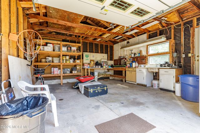 37 E Lakewood Avenue, Ocean Gate, NJ 08740