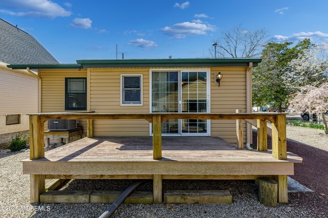 37 E Lakewood Avenue, Ocean Gate, NJ 08740