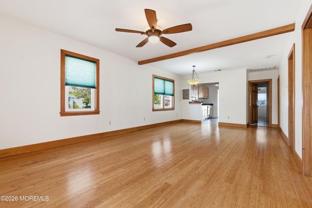 37 E Lakewood Avenue, Ocean Gate, NJ 08740