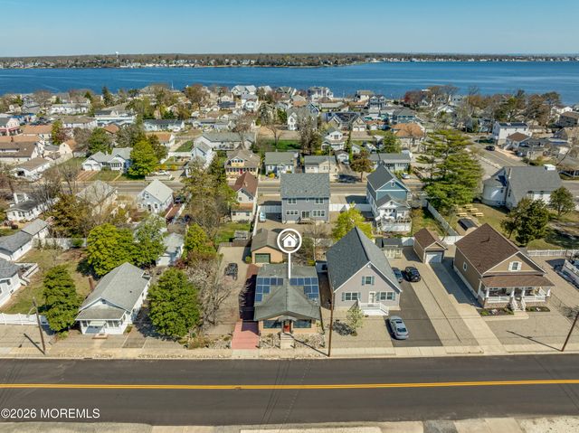 37 E Lakewood Avenue, Ocean Gate, NJ 08740