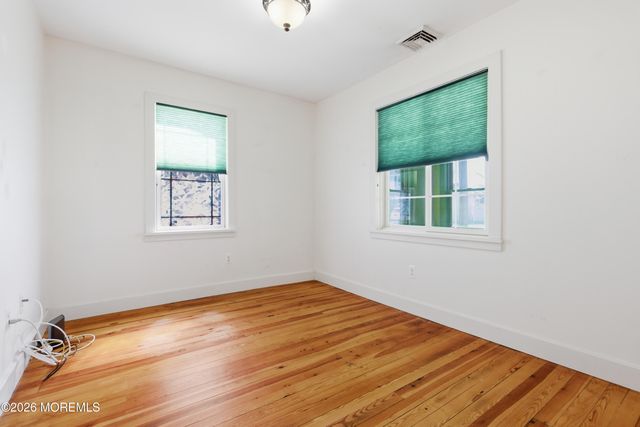 37 E Lakewood Avenue, Ocean Gate, NJ 08740