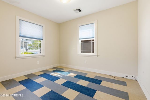 37 E Lakewood Avenue, Ocean Gate, NJ 08740