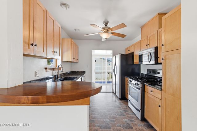 37 E Lakewood Avenue, Ocean Gate, NJ 08740