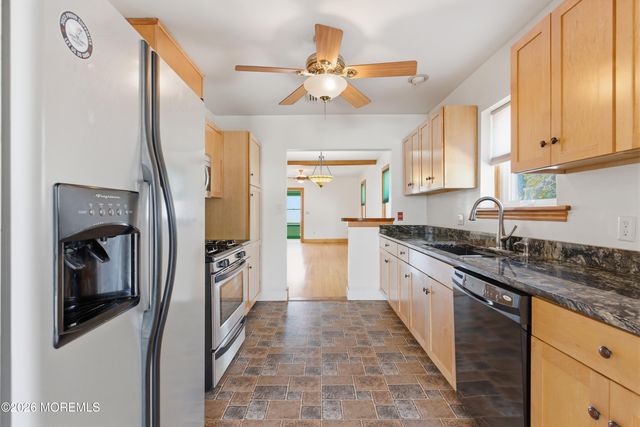 37 E Lakewood Avenue, Ocean Gate, NJ 08740