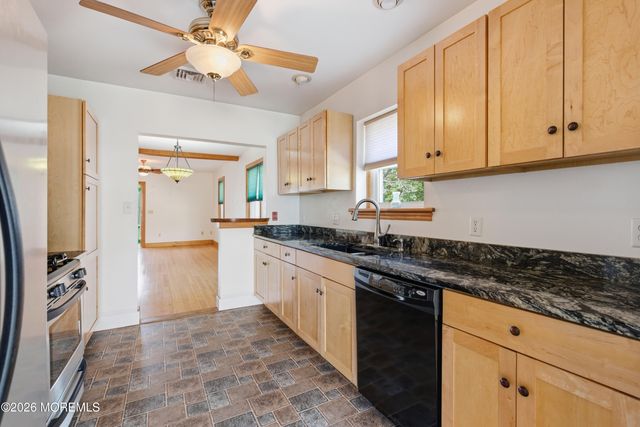 37 E Lakewood Avenue, Ocean Gate, NJ 08740