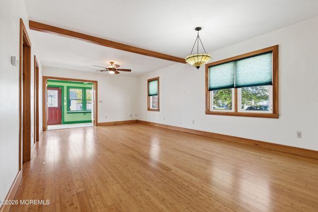 37 E Lakewood Avenue, Ocean Gate, NJ 08740