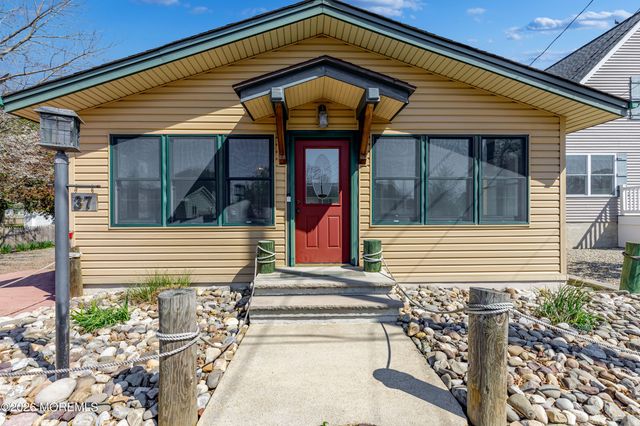 37 E Lakewood Avenue, Ocean Gate, NJ 08740