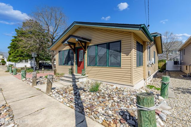 37 E Lakewood Avenue, Ocean Gate, NJ 08740