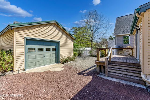 37 E Lakewood Avenue, Ocean Gate, NJ 08740