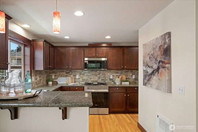 2205 NE 92nd Street, Seattle, WA 98115
