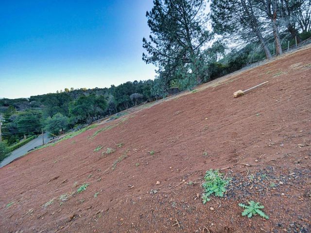 3223 S Lake Drive, Kelseyville, CA 95451