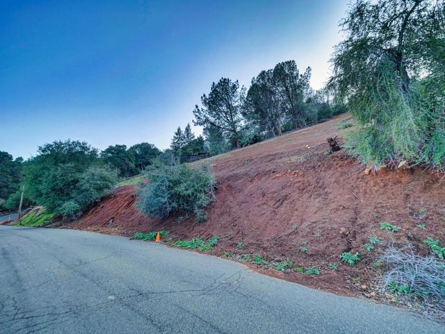 3223 S Lake Drive, Kelseyville, CA 95451