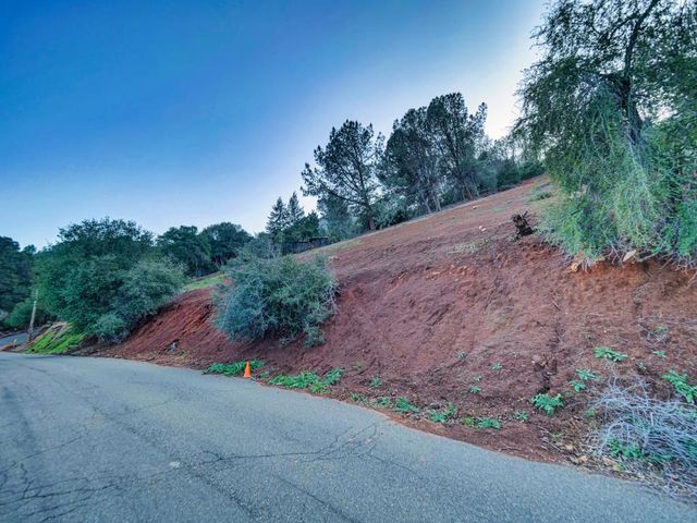 3223 S Lake Drive, Kelseyville, CA 95451