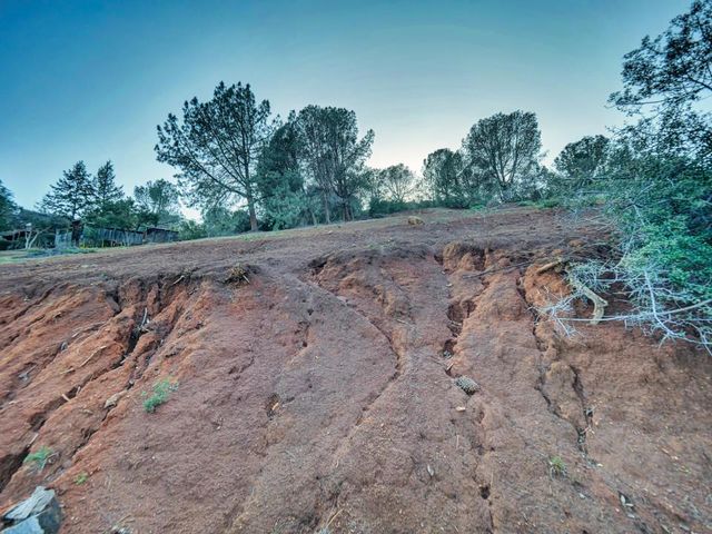 3223 S Lake Drive, Kelseyville, CA 95451