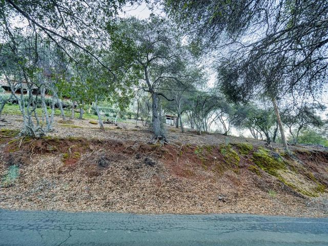 3223 S Lake Drive, Kelseyville, CA 95451