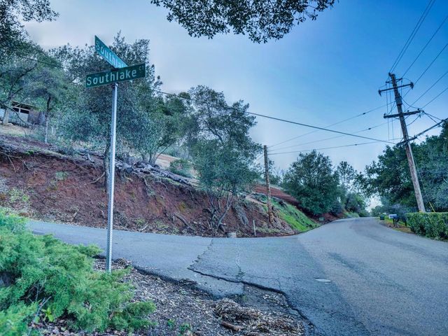 3223 S Lake Drive, Kelseyville, CA 95451