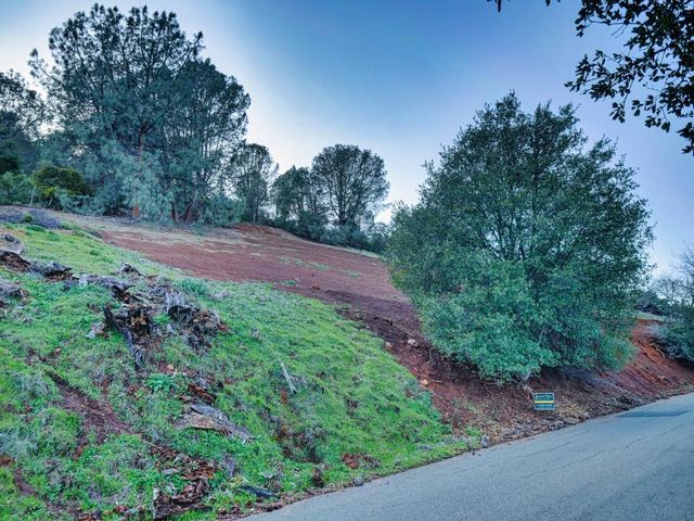 3223 S Lake Drive, Kelseyville, CA 95451