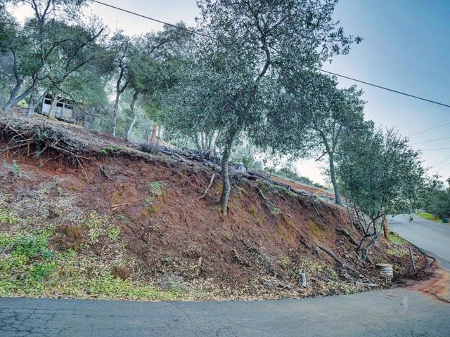 3223 S Lake Drive, Kelseyville, CA 95451