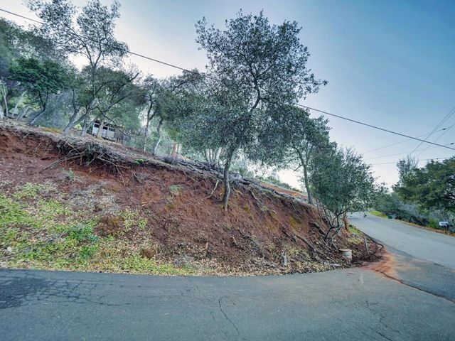 3223 S Lake Drive, Kelseyville, CA 95451
