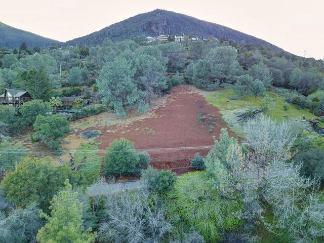 3223 S Lake Drive, Kelseyville, CA 95451