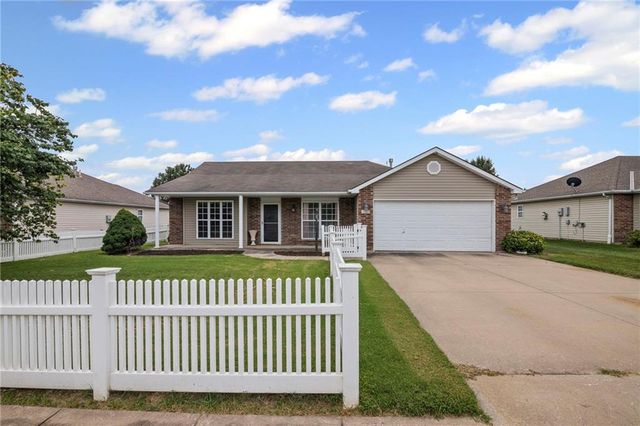 727 Country Lane, Raymore, MO 64083