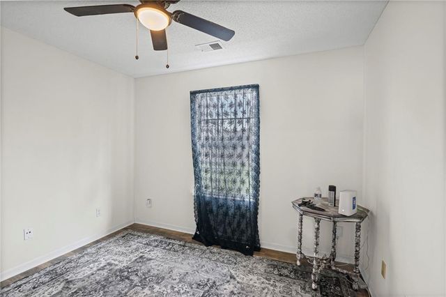 727 Country Lane, Raymore, MO 64083