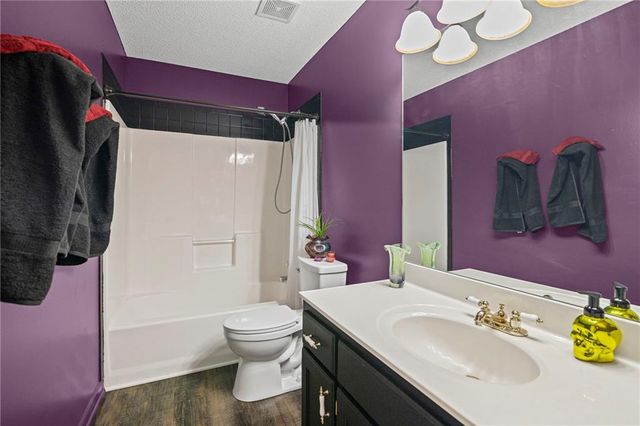 727 Country Lane, Raymore, MO 64083