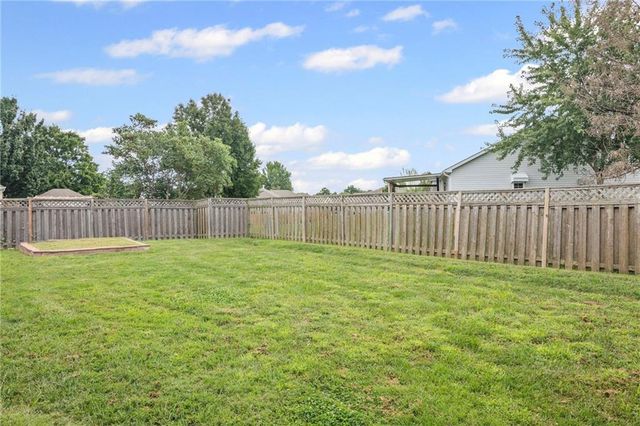 727 Country Lane, Raymore, MO 64083