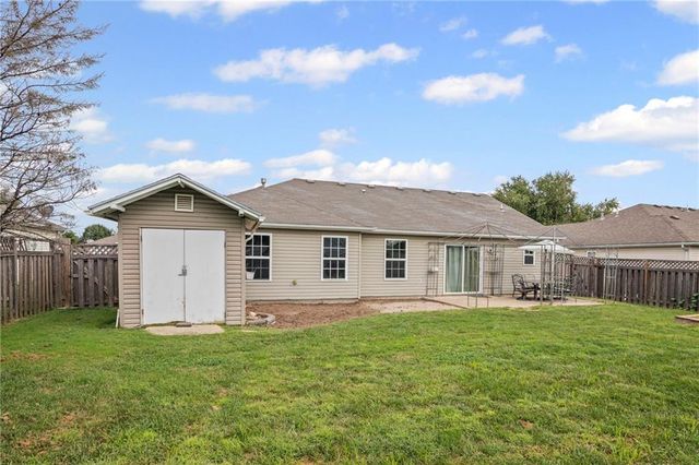 727 Country Lane, Raymore, MO 64083