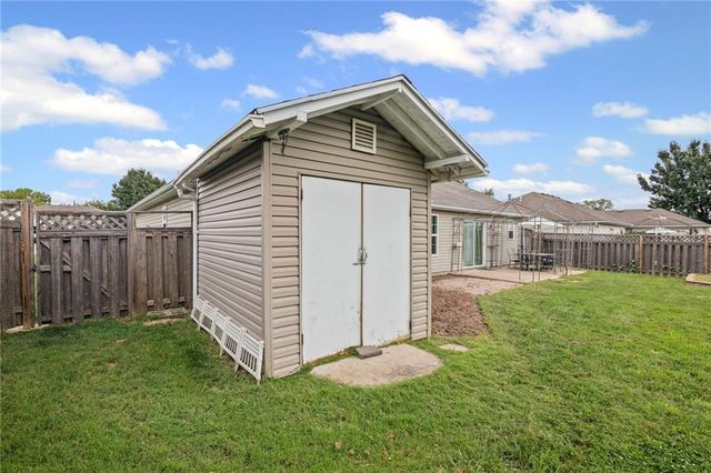 727 Country Lane, Raymore, MO 64083