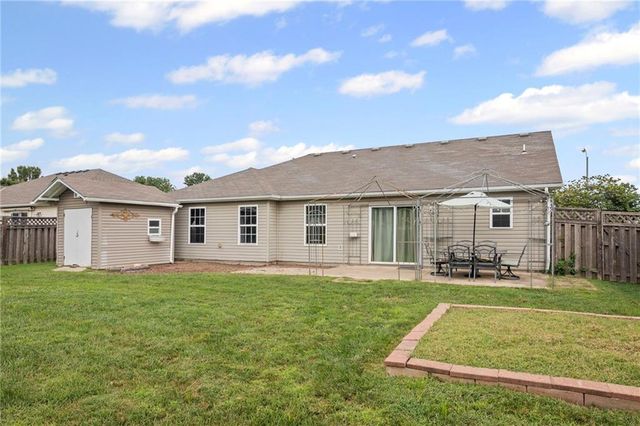 727 Country Lane, Raymore, MO 64083