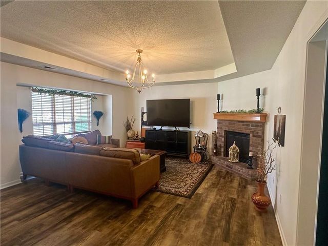 727 Country Lane, Raymore, MO 64083