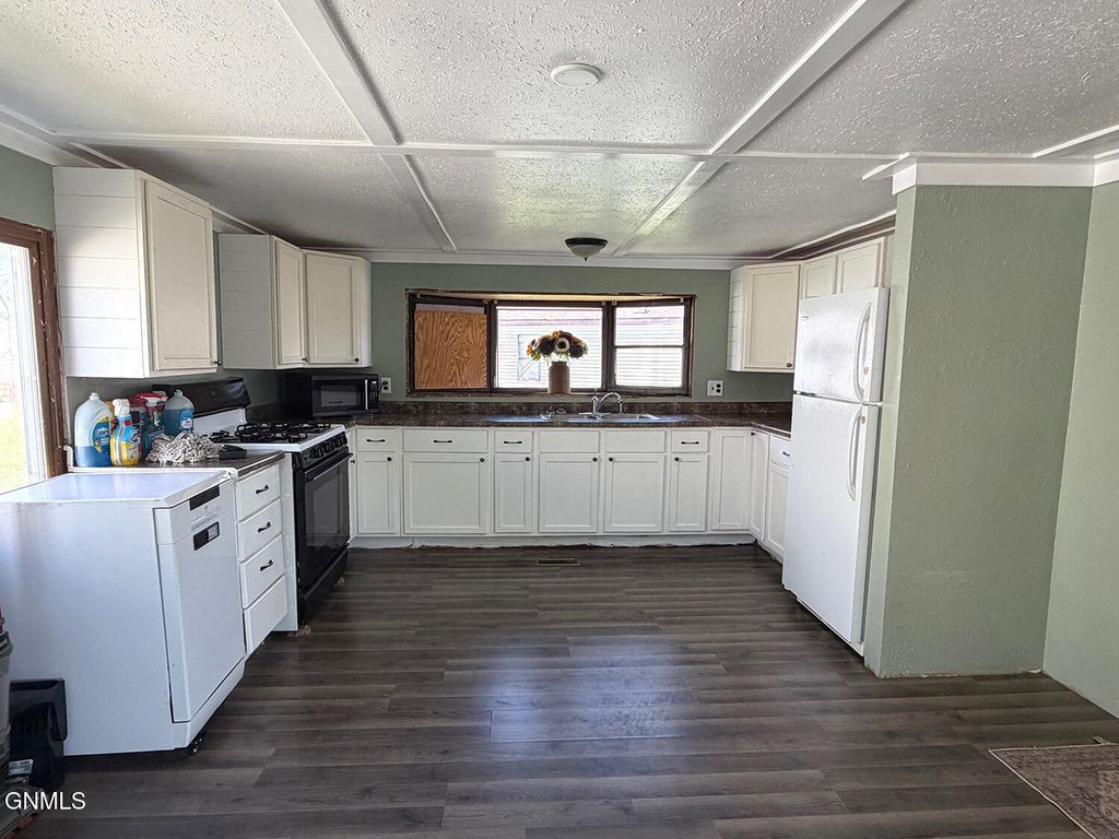 130 Northland, Jamestown, ND 58401 photo 2